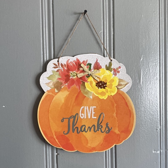 🆕 Glittered Orange Harvest Pumpkin w/ Galvanized Give Thanks- Decoration Sign - Picture 4 of 11